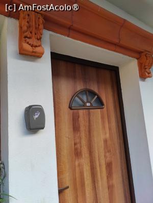 [P14] Hanul Fullton; ușa camerei noastre » foto by crismis
 - 
<span class="allrVoted glyphicon glyphicon-heart hidden" id="av1395432"></span>
<a class="m-l-10 hidden" id="sv1395432" onclick="voting_Foto_DelVot(,1395432,26865)" role="button">șterge vot <span class="glyphicon glyphicon-remove"></span></a>
<a id="v91395432" class=" c-red"  onclick="voting_Foto_SetVot(1395432)" role="button"><span class="glyphicon glyphicon-heart-empty"></span> <b>LIKE</b> = Votează poza</a> <img class="hidden"  id="f1395432W9" src="/imagini/loader.gif" border="0" /><span class="AjErrMes hidden" id="e1395432ErM"></span>