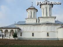 [P13] Manastirea Balaciu - Biserica manastirii de un alb stralucitor » foto by valimi
 - 
<span class="allrVoted glyphicon glyphicon-heart hidden" id="av168586"></span>
<a class="m-l-10 hidden" id="sv168586" onclick="voting_Foto_DelVot(,168586,26966)" role="button">șterge vot <span class="glyphicon glyphicon-remove"></span></a>
<a id="v9168586" class=" c-red"  onclick="voting_Foto_SetVot(168586)" role="button"><span class="glyphicon glyphicon-heart-empty"></span> <b>LIKE</b> = Votează poza</a> <img class="hidden"  id="f168586W9" src="/imagini/loader.gif" border="0" /><span class="AjErrMes hidden" id="e168586ErM"></span>