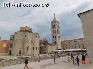 P04 [JUL-2021] Ruinele Forumului Roman, silueta cilindrică a bisericii Sf.Donat, turnul Catedralei Sf.Anastasia, Boutique Hostel Forum şi un colţ al Muzeului de Arheologie