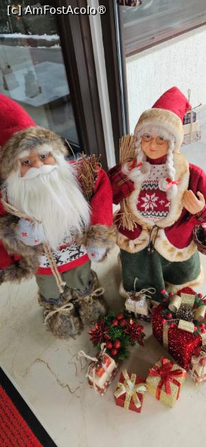 [P27] Proetenii mei de la intrare. » foto by kmy
 - 
<span class="allrVoted glyphicon glyphicon-heart hidden" id="av1515601"></span>
<a class="m-l-10 hidden" id="sv1515601" onclick="voting_Foto_DelVot(,1515601,27047)" role="button">șterge vot <span class="glyphicon glyphicon-remove"></span></a>
<a id="v91515601" class=" c-red"  onclick="voting_Foto_SetVot(1515601)" role="button"><span class="glyphicon glyphicon-heart-empty"></span> <b>LIKE</b> = Votează poza</a> <img class="hidden"  id="f1515601W9" src="/imagini/loader.gif" border="0" /><span class="AjErrMes hidden" id="e1515601ErM"></span>