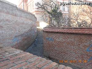 [P06] Ziduri vechi, renovate, paralele cu scările pasajului.  » foto by Rodel
 - 
<span class="allrVoted glyphicon glyphicon-heart hidden" id="av596482"></span>
<a class="m-l-10 hidden" id="sv596482" onclick="voting_Foto_DelVot(,596482,27170)" role="button">șterge vot <span class="glyphicon glyphicon-remove"></span></a>
<a id="v9596482" class=" c-red"  onclick="voting_Foto_SetVot(596482)" role="button"><span class="glyphicon glyphicon-heart-empty"></span> <b>LIKE</b> = Votează poza</a> <img class="hidden"  id="f596482W9" src="/imagini/loader.gif" border="0" /><span class="AjErrMes hidden" id="e596482ErM"></span>