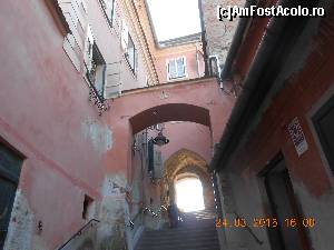 [P18] Pe sub bolți, arcade și arce pașii coboară spre Piața Aurarilor.  » foto by Rodel
 - 
<span class="allrVoted glyphicon glyphicon-heart hidden" id="av606633"></span>
<a class="m-l-10 hidden" id="sv606633" onclick="voting_Foto_DelVot(,606633,27170)" role="button">șterge vot <span class="glyphicon glyphicon-remove"></span></a>
<a id="v9606633" class=" c-red"  onclick="voting_Foto_SetVot(606633)" role="button"><span class="glyphicon glyphicon-heart-empty"></span> <b>LIKE</b> = Votează poza</a> <img class="hidden"  id="f606633W9" src="/imagini/loader.gif" border="0" /><span class="AjErrMes hidden" id="e606633ErM"></span>