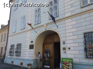 [P55] Sibiu - Casa Albastra (acum e mai degraba bleo):)  » foto by mishu
 - 
<span class="allrVoted glyphicon glyphicon-heart hidden" id="av928505"></span>
<a class="m-l-10 hidden" id="sv928505" onclick="voting_Foto_DelVot(,928505,27170)" role="button">șterge vot <span class="glyphicon glyphicon-remove"></span></a>
<a id="v9928505" class=" c-red"  onclick="voting_Foto_SetVot(928505)" role="button"><span class="glyphicon glyphicon-heart-empty"></span> <b>LIKE</b> = Votează poza</a> <img class="hidden"  id="f928505W9" src="/imagini/loader.gif" border="0" /><span class="AjErrMes hidden" id="e928505ErM"></span>