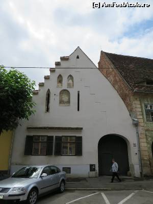 [P15] Casa cu pinion - str. Avram Iancu - Sibiu.  » foto by tata123 🔱
 - 
<span class="allrVoted glyphicon glyphicon-heart hidden" id="av632401"></span>
<a class="m-l-10 hidden" id="sv632401" onclick="voting_Foto_DelVot(,632401,27170)" role="button">șterge vot <span class="glyphicon glyphicon-remove"></span></a>
<a id="v9632401" class=" c-red"  onclick="voting_Foto_SetVot(632401)" role="button"><span class="glyphicon glyphicon-heart-empty"></span> <b>LIKE</b> = Votează poza</a> <img class="hidden"  id="f632401W9" src="/imagini/loader.gif" border="0" /><span class="AjErrMes hidden" id="e632401ErM"></span>