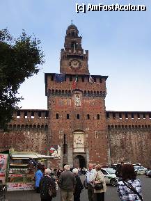 [P13] Milano, Castello Sforzesco: Turnul Filarete, principala poartă de intrare în curtea castelului » foto by mariana.olaru
 - 
<span class="allrVoted glyphicon glyphicon-heart hidden" id="av335572"></span>
<a class="m-l-10 hidden" id="sv335572" onclick="voting_Foto_DelVot(,335572,27191)" role="button">șterge vot <span class="glyphicon glyphicon-remove"></span></a>
<a id="v9335572" class=" c-red"  onclick="voting_Foto_SetVot(335572)" role="button"><span class="glyphicon glyphicon-heart-empty"></span> <b>LIKE</b> = Votează poza</a> <img class="hidden"  id="f335572W9" src="/imagini/loader.gif" border="0" /><span class="AjErrMes hidden" id="e335572ErM"></span>