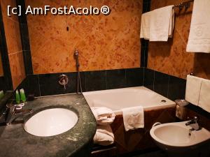 [P21] Camera noastră; baia » foto by crismis
 - 
<span class="allrVoted glyphicon glyphicon-heart hidden" id="av1273640"></span>
<a class="m-l-10 hidden" id="sv1273640" onclick="voting_Foto_DelVot(,1273640,27260)" role="button">șterge vot <span class="glyphicon glyphicon-remove"></span></a>
<a id="v91273640" class=" c-red"  onclick="voting_Foto_SetVot(1273640)" role="button"><span class="glyphicon glyphicon-heart-empty"></span> <b>LIKE</b> = Votează poza</a> <img class="hidden"  id="f1273640W9" src="/imagini/loader.gif" border="0" /><span class="AjErrMes hidden" id="e1273640ErM"></span>