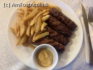 [P10] Restaurantul pensiunii Subcetate - tradiţionalii mici » foto by nicole33
 - 
<span class="allrVoted glyphicon glyphicon-heart hidden" id="av1528493"></span>
<a class="m-l-10 hidden" id="sv1528493" onclick="voting_Foto_DelVot(,1528493,27266)" role="button">șterge vot <span class="glyphicon glyphicon-remove"></span></a>
<a id="v91528493" class=" c-red"  onclick="voting_Foto_SetVot(1528493)" role="button"><span class="glyphicon glyphicon-heart-empty"></span> <b>LIKE</b> = Votează poza</a> <img class="hidden"  id="f1528493W9" src="/imagini/loader.gif" border="0" /><span class="AjErrMes hidden" id="e1528493ErM"></span>