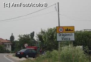 [P01] Intrarea în comuna Drăgăneşti Vşasca, 650 km de Bucureşti » foto by Michi
 - 
<span class="allrVoted glyphicon glyphicon-heart hidden" id="av1427014"></span>
<a class="m-l-10 hidden" id="sv1427014" onclick="voting_Foto_DelVot(,1427014,27275)" role="button">șterge vot <span class="glyphicon glyphicon-remove"></span></a>
<a id="v91427014" class=" c-red"  onclick="voting_Foto_SetVot(1427014)" role="button"><span class="glyphicon glyphicon-heart-empty"></span> <b>LIKE</b> = Votează poza</a> <img class="hidden"  id="f1427014W9" src="/imagini/loader.gif" border="0" /><span class="AjErrMes hidden" id="e1427014ErM"></span>