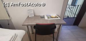 [P13] Micuța măsuță cu câteva materiale informative și ieșirea pe balcon. » foto by Aurici
 - 
<span class="allrVoted glyphicon glyphicon-heart hidden" id="av1285641"></span>
<a class="m-l-10 hidden" id="sv1285641" onclick="voting_Foto_DelVot(,1285641,27296)" role="button">șterge vot <span class="glyphicon glyphicon-remove"></span></a>
<a id="v91285641" class=" c-red"  onclick="voting_Foto_SetVot(1285641)" role="button"><span class="glyphicon glyphicon-heart-empty"></span> <b>LIKE</b> = Votează poza</a> <img class="hidden"  id="f1285641W9" src="/imagini/loader.gif" border="0" /><span class="AjErrMes hidden" id="e1285641ErM"></span>