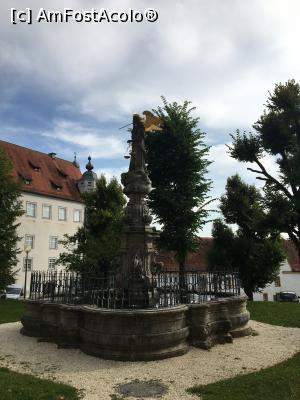 [P24] Michaelsbrunnen » foto by AZE
 - 
<span class="allrVoted glyphicon glyphicon-heart hidden" id="av1277930"></span>
<a class="m-l-10 hidden" id="sv1277930" onclick="voting_Foto_DelVot(,1277930,27301)" role="button">șterge vot <span class="glyphicon glyphicon-remove"></span></a>
<a id="v91277930" class=" c-red"  onclick="voting_Foto_SetVot(1277930)" role="button"><span class="glyphicon glyphicon-heart-empty"></span> <b>LIKE</b> = Votează poza</a> <img class="hidden"  id="f1277930W9" src="/imagini/loader.gif" border="0" /><span class="AjErrMes hidden" id="e1277930ErM"></span>