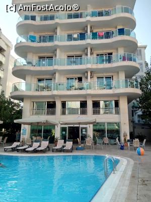 [P03] fatada hotel spre piscina adulti » foto by ile57b
 - 
<span class="allrVoted glyphicon glyphicon-heart hidden" id="av1291739"></span>
<a class="m-l-10 hidden" id="sv1291739" onclick="voting_Foto_DelVot(,1291739,27421)" role="button">șterge vot <span class="glyphicon glyphicon-remove"></span></a>
<a id="v91291739" class=" c-red"  onclick="voting_Foto_SetVot(1291739)" role="button"><span class="glyphicon glyphicon-heart-empty"></span> <b>LIKE</b> = Votează poza</a> <img class="hidden"  id="f1291739W9" src="/imagini/loader.gif" border="0" /><span class="AjErrMes hidden" id="e1291739ErM"></span>