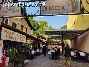 [P01] Restaurant La Roccia; intrarea » foto by crismis
 - 
<span class="allrVoted glyphicon glyphicon-heart hidden" id="av1514999"></span>
<a class="m-l-10 hidden" id="sv1514999" onclick="voting_Foto_DelVot(,1514999,27463)" role="button">șterge vot <span class="glyphicon glyphicon-remove"></span></a>
<a id="v91514999" class=" c-red"  onclick="voting_Foto_SetVot(1514999)" role="button"><span class="glyphicon glyphicon-heart-empty"></span> <b>LIKE</b> = Votează poza</a> <img class="hidden"  id="f1514999W9" src="/imagini/loader.gif" border="0" /><span class="AjErrMes hidden" id="e1514999ErM"></span>