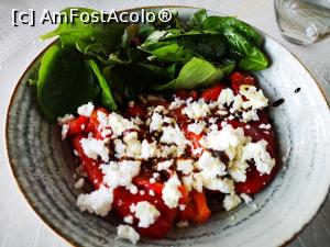 [P51] Restaurant; o salată foarte bună cu ardei copt, spanac, brânză de capră și oțet balsamic » foto by crismis
 - 
<span class="allrVoted glyphicon glyphicon-heart hidden" id="av1297668"></span>
<a class="m-l-10 hidden" id="sv1297668" onclick="voting_Foto_DelVot(,1297668,27472)" role="button">șterge vot <span class="glyphicon glyphicon-remove"></span></a>
<a id="v91297668" class=" c-red"  onclick="voting_Foto_SetVot(1297668)" role="button"><span class="glyphicon glyphicon-heart-empty"></span> <b>LIKE</b> = Votează poza</a> <img class="hidden"  id="f1297668W9" src="/imagini/loader.gif" border="0" /><span class="AjErrMes hidden" id="e1297668ErM"></span>