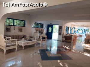 [P05] Zona de lobby, recepția în stânga. » foto by maryka
 - 
<span class="allrVoted glyphicon glyphicon-heart hidden" id="av1307376"></span>
<a class="m-l-10 hidden" id="sv1307376" onclick="voting_Foto_DelVot(,1307376,27541)" role="button">șterge vot <span class="glyphicon glyphicon-remove"></span></a>
<a id="v91307376" class=" c-red"  onclick="voting_Foto_SetVot(1307376)" role="button"><span class="glyphicon glyphicon-heart-empty"></span> <b>LIKE</b> = Votează poza</a> <img class="hidden"  id="f1307376W9" src="/imagini/loader.gif" border="0" /><span class="AjErrMes hidden" id="e1307376ErM"></span>
