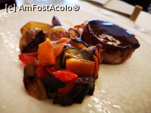 [P47] Ristorante del Porto, vițel cu legume » foto by crismis
 - 
<span class="allrVoted glyphicon glyphicon-heart hidden" id="av1309357"></span>
<a class="m-l-10 hidden" id="sv1309357" onclick="voting_Foto_DelVot(,1309357,27565)" role="button">șterge vot <span class="glyphicon glyphicon-remove"></span></a>
<a id="v91309357" class=" c-red"  onclick="voting_Foto_SetVot(1309357)" role="button"><span class="glyphicon glyphicon-heart-empty"></span> <b>LIKE</b> = Votează poza</a> <img class="hidden"  id="f1309357W9" src="/imagini/loader.gif" border="0" /><span class="AjErrMes hidden" id="e1309357ErM"></span>