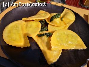 [P88] Bar Il Golfo, ravioli cu unt și salvie » foto by crismis
 - 
<span class="allrVoted glyphicon glyphicon-heart hidden" id="av1309398"></span>
<a class="m-l-10 hidden" id="sv1309398" onclick="voting_Foto_DelVot(,1309398,27565)" role="button">șterge vot <span class="glyphicon glyphicon-remove"></span></a>
<a id="v91309398" class=" c-red"  onclick="voting_Foto_SetVot(1309398)" role="button"><span class="glyphicon glyphicon-heart-empty"></span> <b>LIKE</b> = Votează poza</a> <img class="hidden"  id="f1309398W9" src="/imagini/loader.gif" border="0" /><span class="AjErrMes hidden" id="e1309398ErM"></span>