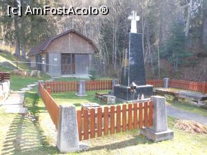 [P16] Mănăstirea Predeal - Monumentul legionarilor. » foto by iulianic
 - 
<span class="allrVoted glyphicon glyphicon-heart hidden" id="av1335509"></span>
<a class="m-l-10 hidden" id="sv1335509" onclick="voting_Foto_DelVot(,1335509,27705)" role="button">șterge vot <span class="glyphicon glyphicon-remove"></span></a>
<a id="v91335509" class=" c-red"  onclick="voting_Foto_SetVot(1335509)" role="button"><span class="glyphicon glyphicon-heart-empty"></span> <b>LIKE</b> = Votează poza</a> <img class="hidden"  id="f1335509W9" src="/imagini/loader.gif" border="0" /><span class="AjErrMes hidden" id="e1335509ErM"></span>
