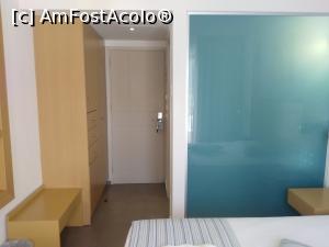 [P07] Hotel Pantheon - camera cu peretele de sticlă al băii » foto by calator2000
 - 
<span class="allrVoted glyphicon glyphicon-heart hidden" id="av1327785"></span>
<a class="m-l-10 hidden" id="sv1327785" onclick="voting_Foto_DelVot(,1327785,27727)" role="button">șterge vot <span class="glyphicon glyphicon-remove"></span></a>
<a id="v91327785" class=" c-red"  onclick="voting_Foto_SetVot(1327785)" role="button"><span class="glyphicon glyphicon-heart-empty"></span> <b>LIKE</b> = Votează poza</a> <img class="hidden"  id="f1327785W9" src="/imagini/loader.gif" border="0" /><span class="AjErrMes hidden" id="e1327785ErM"></span>