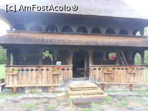 [P06] Șurdești - Biserica de lemn monument UNESCO. Pridvorul și intrarea în biserică. » foto by iulianic
 - 
<span class="allrVoted glyphicon glyphicon-heart hidden" id="av1330772"></span>
<a class="m-l-10 hidden" id="sv1330772" onclick="voting_Foto_DelVot(,1330772,27740)" role="button">șterge vot <span class="glyphicon glyphicon-remove"></span></a>
<a id="v91330772" class=" c-red"  onclick="voting_Foto_SetVot(1330772)" role="button"><span class="glyphicon glyphicon-heart-empty"></span> <b>LIKE</b> = Votează poza</a> <img class="hidden"  id="f1330772W9" src="/imagini/loader.gif" border="0" /><span class="AjErrMes hidden" id="e1330772ErM"></span>