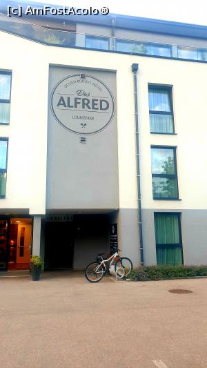 [P02] Das Alfred Hotel - o bicicleta de &icirc;nchiriat » foto by k-lator
 - 
<span class="allrVoted glyphicon glyphicon-heart hidden" id="av1338716"></span>
<a class="m-l-10 hidden" id="sv1338716" onclick="voting_Foto_DelVot(,1338716,27798)" role="button">șterge vot <span class="glyphicon glyphicon-remove"></span></a>
<a id="v91338716" class=" c-red"  onclick="voting_Foto_SetVot(1338716)" role="button"><span class="glyphicon glyphicon-heart-empty"></span> <b>LIKE</b> = Votează poza</a> <img class="hidden"  id="f1338716W9" src="/imagini/loader.gif" border="0" /><span class="AjErrMes hidden" id="e1338716ErM"></span>