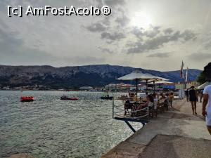 [P24] O mică terasă suspendată pe faleza din Baška, unde n-am găsit niciodată masă liberă » foto by crismis
 - 
<span class="allrVoted glyphicon glyphicon-heart hidden" id="av1339364"></span>
<a class="m-l-10 hidden" id="sv1339364" onclick="voting_Foto_DelVot(,1339364,27801)" role="button">șterge vot <span class="glyphicon glyphicon-remove"></span></a>
<a id="v91339364" class=" c-red"  onclick="voting_Foto_SetVot(1339364)" role="button"><span class="glyphicon glyphicon-heart-empty"></span> <b>LIKE</b> = Votează poza</a> <img class="hidden"  id="f1339364W9" src="/imagini/loader.gif" border="0" /><span class="AjErrMes hidden" id="e1339364ErM"></span>