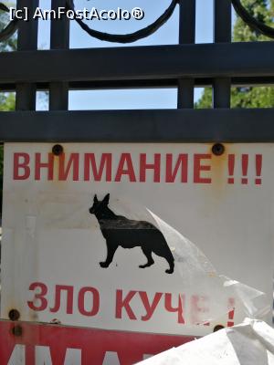 [P22] Pe gardul care despartea arealul hotelului de ceva care mi s-a parut a fi un parc, intrarea insa era interzisa; nu am habar ce reprezinta :) » foto by MaraMura
 - 
<span class="allrVoted glyphicon glyphicon-heart hidden" id="av1340447"></span>
<a class="m-l-10 hidden" id="sv1340447" onclick="voting_Foto_DelVot(,1340447,27809)" role="button">șterge vot <span class="glyphicon glyphicon-remove"></span></a>
<a id="v91340447" class=" c-red"  onclick="voting_Foto_SetVot(1340447)" role="button"><span class="glyphicon glyphicon-heart-empty"></span> <b>LIKE</b> = Votează poza</a> <img class="hidden"  id="f1340447W9" src="/imagini/loader.gif" border="0" /><span class="AjErrMes hidden" id="e1340447ErM"></span>