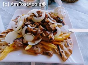 [P11] Gyros, cartofi, rondele de ceapă, o bunătate! » foto by Rodel
 - 
<span class="allrVoted glyphicon glyphicon-heart hidden" id="av1342468"></span>
<a class="m-l-10 hidden" id="sv1342468" onclick="voting_Foto_DelVot(,1342468,27827)" role="button">șterge vot <span class="glyphicon glyphicon-remove"></span></a>
<a id="v91342468" class=" c-red"  onclick="voting_Foto_SetVot(1342468)" role="button"><span class="glyphicon glyphicon-heart-empty"></span> <b>LIKE</b> = Votează poza</a> <img class="hidden"  id="f1342468W9" src="/imagini/loader.gif" border="0" /><span class="AjErrMes hidden" id="e1342468ErM"></span>