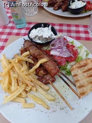 [P06] Souvlaki, o porție pentru două persoane, nu una! » foto by Rodel
 - 
<span class="allrVoted glyphicon glyphicon-heart hidden" id="av1342463"></span>
<a class="m-l-10 hidden" id="sv1342463" onclick="voting_Foto_DelVot(,1342463,27827)" role="button">șterge vot <span class="glyphicon glyphicon-remove"></span></a>
<a id="v91342463" class=" c-red"  onclick="voting_Foto_SetVot(1342463)" role="button"><span class="glyphicon glyphicon-heart-empty"></span> <b>LIKE</b> = Votează poza</a> <img class="hidden"  id="f1342463W9" src="/imagini/loader.gif" border="0" /><span class="AjErrMes hidden" id="e1342463ErM"></span>