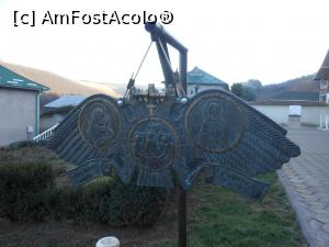 [P12] Mănăstirea Moreni - Toaca de bronz. » foto by iulianic
 - 
<span class="allrVoted glyphicon glyphicon-heart hidden" id="av1349832"></span>
<a class="m-l-10 hidden" id="sv1349832" onclick="voting_Foto_DelVot(,1349832,27867)" role="button">șterge vot <span class="glyphicon glyphicon-remove"></span></a>
<a id="v91349832" class=" c-red"  onclick="voting_Foto_SetVot(1349832)" role="button"><span class="glyphicon glyphicon-heart-empty"></span> <b>LIKE</b> = Votează poza</a> <img class="hidden"  id="f1349832W9" src="/imagini/loader.gif" border="0" /><span class="AjErrMes hidden" id="e1349832ErM"></span>