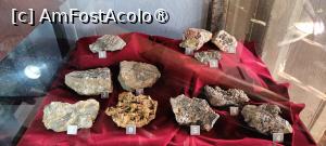 [P17] Vitrină cu minerale. » foto by tata123 🔱
 - 
<span class="allrVoted glyphicon glyphicon-heart hidden" id="av1517810"></span>
<a class="m-l-10 hidden" id="sv1517810" onclick="voting_Foto_DelVot(,1517810,27913)" role="button">șterge vot <span class="glyphicon glyphicon-remove"></span></a>
<a id="v91517810" class=" c-red"  onclick="voting_Foto_SetVot(1517810)" role="button"><span class="glyphicon glyphicon-heart-empty"></span> <b>LIKE</b> = Votează poza</a> <img class="hidden"  id="f1517810W9" src="/imagini/loader.gif" border="0" /><span class="AjErrMes hidden" id="e1517810ErM"></span>