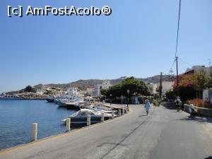 [P36] Skala, văzută din stânga portului, în lungul țărmului.  » foto by maryka
 - 
<span class="allrVoted glyphicon glyphicon-heart hidden" id="av948080"></span>
<a class="m-l-10 hidden" id="sv948080" onclick="voting_Foto_DelVot(,948080,27937)" role="button">șterge vot <span class="glyphicon glyphicon-remove"></span></a>
<a id="v9948080" class=" c-red"  onclick="voting_Foto_SetVot(948080)" role="button"><span class="glyphicon glyphicon-heart-empty"></span> <b>LIKE</b> = Votează poza</a> <img class="hidden"  id="f948080W9" src="/imagini/loader.gif" border="0" /><span class="AjErrMes hidden" id="e948080ErM"></span>
