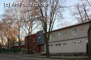 [P01] motelul - vedere din strada » foto by Chloe <span class="label label-default labelC_thin small">NEVOTABILĂ</span>