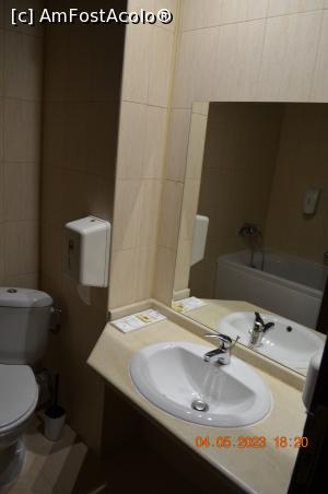 [P10] Interior din baie » foto by fregata
 - 
<span class="allrVoted glyphicon glyphicon-heart hidden" id="av1364309"></span>
<a class="m-l-10 hidden" id="sv1364309" onclick="voting_Foto_DelVot(,1364309,28026)" role="button">șterge vot <span class="glyphicon glyphicon-remove"></span></a>
<a id="v91364309" class=" c-red"  onclick="voting_Foto_SetVot(1364309)" role="button"><span class="glyphicon glyphicon-heart-empty"></span> <b>LIKE</b> = Votează poza</a> <img class="hidden"  id="f1364309W9" src="/imagini/loader.gif" border="0" /><span class="AjErrMes hidden" id="e1364309ErM"></span>