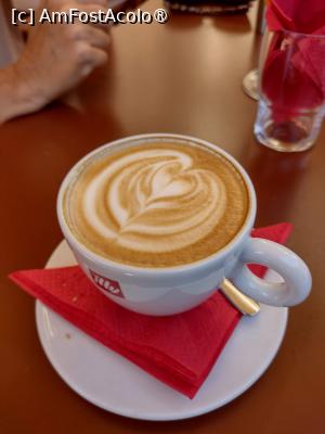 [P24] Un cafe-latte plin de savoare asteaptă să fie băgat în seamă. » foto by ovidiuyepi
 - 
<span class="allrVoted glyphicon glyphicon-heart hidden" id="av1407722"></span>
<a class="m-l-10 hidden" id="sv1407722" onclick="voting_Foto_DelVot(,1407722,28093)" role="button">șterge vot <span class="glyphicon glyphicon-remove"></span></a>
<a id="v91407722" class=" c-red"  onclick="voting_Foto_SetVot(1407722)" role="button"><span class="glyphicon glyphicon-heart-empty"></span> <b>LIKE</b> = Votează poza</a> <img class="hidden"  id="f1407722W9" src="/imagini/loader.gif" border="0" /><span class="AjErrMes hidden" id="e1407722ErM"></span>