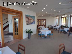 [P05] Sala Restaurantului. La stânga este holul central, iar în spate intrarea la bucătărie. » foto by ovidiuyepi
 - 
<span class="allrVoted glyphicon glyphicon-heart hidden" id="av1407703"></span>
<a class="m-l-10 hidden" id="sv1407703" onclick="voting_Foto_DelVot(,1407703,28093)" role="button">șterge vot <span class="glyphicon glyphicon-remove"></span></a>
<a id="v91407703" class=" c-red"  onclick="voting_Foto_SetVot(1407703)" role="button"><span class="glyphicon glyphicon-heart-empty"></span> <b>LIKE</b> = Votează poza</a> <img class="hidden"  id="f1407703W9" src="/imagini/loader.gif" border="0" /><span class="AjErrMes hidden" id="e1407703ErM"></span>