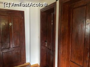 [P31] Pensiunea "Casa Bunicului" - camera noastra este in dreapta, alaturi o baie de seviciu si usa pe ude se intra in sala de mese (desenele de pe usa spun totul) » foto by mishu
 - 
<span class="allrVoted glyphicon glyphicon-heart hidden" id="av1386467"></span>
<a class="m-l-10 hidden" id="sv1386467" onclick="voting_Foto_DelVot(,1386467,28224)" role="button">șterge vot <span class="glyphicon glyphicon-remove"></span></a>
<a id="v91386467" class=" c-red"  onclick="voting_Foto_SetVot(1386467)" role="button"><span class="glyphicon glyphicon-heart-empty"></span> <b>LIKE</b> = Votează poza</a> <img class="hidden"  id="f1386467W9" src="/imagini/loader.gif" border="0" /><span class="AjErrMes hidden" id="e1386467ErM"></span>