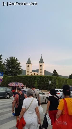 [P17] pelerini in drum spre biserica » foto by Yolanda
 - 
<span class="allrVoted glyphicon glyphicon-heart hidden" id="av1401471"></span>
<a class="m-l-10 hidden" id="sv1401471" onclick="voting_Foto_DelVot(,1401471,28342)" role="button">șterge vot <span class="glyphicon glyphicon-remove"></span></a>
<a id="v91401471" class=" c-red"  onclick="voting_Foto_SetVot(1401471)" role="button"><span class="glyphicon glyphicon-heart-empty"></span> <b>LIKE</b> = Votează poza</a> <img class="hidden"  id="f1401471W9" src="/imagini/loader.gif" border="0" /><span class="AjErrMes hidden" id="e1401471ErM"></span>