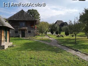 [P08] Din curte, se vede casa cu doua dormitoare si printre copaci casa mare » foto by DOINITA
 - 
<span class="allrVoted glyphicon glyphicon-heart hidden" id="av1406065"></span>
<a class="m-l-10 hidden" id="sv1406065" onclick="voting_Foto_DelVot(,1406065,28381)" role="button">șterge vot <span class="glyphicon glyphicon-remove"></span></a>
<a id="v91406065" class=" c-red"  onclick="voting_Foto_SetVot(1406065)" role="button"><span class="glyphicon glyphicon-heart-empty"></span> <b>LIKE</b> = Votează poza</a> <img class="hidden"  id="f1406065W9" src="/imagini/loader.gif" border="0" /><span class="AjErrMes hidden" id="e1406065ErM"></span>