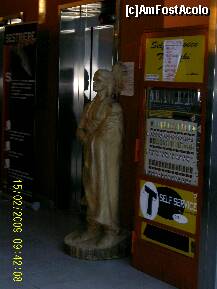 [P14] un paznic la intrarea in lift :)) » foto by ilincutei c*
 - 
<span class="allrVoted glyphicon glyphicon-heart hidden" id="av166628"></span>
<a class="m-l-10 hidden" id="sv166628" onclick="voting_Foto_DelVot(,166628,28407)" role="button">șterge vot <span class="glyphicon glyphicon-remove"></span></a>
<a id="v9166628" class=" c-red"  onclick="voting_Foto_SetVot(166628)" role="button"><span class="glyphicon glyphicon-heart-empty"></span> <b>LIKE</b> = Votează poza</a> <img class="hidden"  id="f166628W9" src="/imagini/loader.gif" border="0" /><span class="AjErrMes hidden" id="e166628ErM"></span>