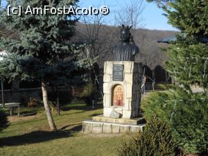 [P09] Mănăstirea Bujoreni - Bustul lui Ștefan cel Mare. » foto by iulianic
 - 
<span class="allrVoted glyphicon glyphicon-heart hidden" id="av1346806"></span>
<a class="m-l-10 hidden" id="sv1346806" onclick="voting_Foto_DelVot(,1346806,28446)" role="button">șterge vot <span class="glyphicon glyphicon-remove"></span></a>
<a id="v91346806" class=" c-red"  onclick="voting_Foto_SetVot(1346806)" role="button"><span class="glyphicon glyphicon-heart-empty"></span> <b>LIKE</b> = Votează poza</a> <img class="hidden"  id="f1346806W9" src="/imagini/loader.gif" border="0" /><span class="AjErrMes hidden" id="e1346806ErM"></span>