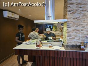 [P15] la restaurant » foto by robert
 - 
<span class="allrVoted glyphicon glyphicon-heart hidden" id="av1417253"></span>
<a class="m-l-10 hidden" id="sv1417253" onclick="voting_Foto_DelVot(,1417253,28488)" role="button">șterge vot <span class="glyphicon glyphicon-remove"></span></a>
<a id="v91417253" class=" c-red"  onclick="voting_Foto_SetVot(1417253)" role="button"><span class="glyphicon glyphicon-heart-empty"></span> <b>LIKE</b> = Votează poza</a> <img class="hidden"  id="f1417253W9" src="/imagini/loader.gif" border="0" /><span class="AjErrMes hidden" id="e1417253ErM"></span>