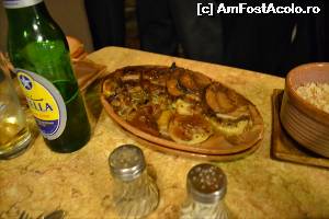 [P18] “Roasted Lamb Abou el Sid’s way served with Potato Onion and Bell Pepper” - nu arata el cine stie ce in poza, dar un singur cuvant: BESTIAL! Restaurantul Abou El Sid El Zamalek » foto by TraianS
 - 
<span class="allrVoted glyphicon glyphicon-heart hidden" id="av572477"></span>
<a class="m-l-10 hidden" id="sv572477" onclick="voting_Foto_DelVot(,572477,28496)" role="button">șterge vot <span class="glyphicon glyphicon-remove"></span></a>
<a id="v9572477" class=" c-red"  onclick="voting_Foto_SetVot(572477)" role="button"><span class="glyphicon glyphicon-heart-empty"></span> <b>LIKE</b> = Votează poza</a> <img class="hidden"  id="f572477W9" src="/imagini/loader.gif" border="0" /><span class="AjErrMes hidden" id="e572477ErM"></span>