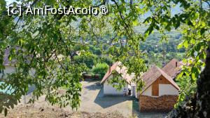 [P06] Vedere de pe dealul din grădină: curtea, casa și garajul (care este în spatele peretelui „căptușit” cu lemne pregătite pentru foc) » foto by corneliam
 - 
<span class="allrVoted glyphicon glyphicon-heart hidden" id="av1483901"></span>
<a class="m-l-10 hidden" id="sv1483901" onclick="voting_Foto_DelVot(,1483901,28995)" role="button">șterge vot <span class="glyphicon glyphicon-remove"></span></a>
<a id="v91483901" class=" c-red"  onclick="voting_Foto_SetVot(1483901)" role="button"><span class="glyphicon glyphicon-heart-empty"></span> <b>LIKE</b> = Votează poza</a> <img class="hidden"  id="f1483901W9" src="/imagini/loader.gif" border="0" /><span class="AjErrMes hidden" id="e1483901ErM"></span>