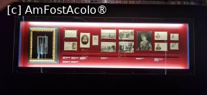 [P35] 35. Fotografii cu regina la vârste diferite; în stânga-jos, se vede semnătura olografă  a ei. » foto by doinafil
 - 
<span class="allrVoted glyphicon glyphicon-heart hidden" id="av1524117"></span>
<a class="m-l-10 hidden" id="sv1524117" onclick="voting_Foto_DelVot(,1524117,29149)" role="button">șterge vot <span class="glyphicon glyphicon-remove"></span></a>
<a id="v91524117" class=" c-red"  onclick="voting_Foto_SetVot(1524117)" role="button"><span class="glyphicon glyphicon-heart-empty"></span> <b>LIKE</b> = Votează poza</a> <img class="hidden"  id="f1524117W9" src="/imagini/loader.gif" border="0" /><span class="AjErrMes hidden" id="e1524117ErM"></span>