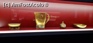 [P38] 38. Serviciu lavoar,  folosit de regină ; savonieră, cană de apă, cutie cu capac, bol și două flacoane cu capac. » foto by doinafil
 - 
<span class="allrVoted glyphicon glyphicon-heart hidden" id="av1524120"></span>
<a class="m-l-10 hidden" id="sv1524120" onclick="voting_Foto_DelVot(,1524120,29149)" role="button">șterge vot <span class="glyphicon glyphicon-remove"></span></a>
<a id="v91524120" class=" c-red"  onclick="voting_Foto_SetVot(1524120)" role="button"><span class="glyphicon glyphicon-heart-empty"></span> <b>LIKE</b> = Votează poza</a> <img class="hidden"  id="f1524120W9" src="/imagini/loader.gif" border="0" /><span class="AjErrMes hidden" id="e1524120ErM"></span>