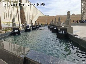 [P96] GEM, Bazin, Fântâni, Statui între Clădirea Muzeului Bărcilor lui Khufu dreapta și Marea Clădire în stânga » foto by mprofeanu
 - 
<span class="allrVoted glyphicon glyphicon-heart hidden" id="av1527040"></span>
<a class="m-l-10 hidden" id="sv1527040" onclick="voting_Foto_DelVot(,1527040,29165)" role="button">șterge vot <span class="glyphicon glyphicon-remove"></span></a>
<a id="v91527040" class=" c-red"  onclick="voting_Foto_SetVot(1527040)" role="button"><span class="glyphicon glyphicon-heart-empty"></span> <b>LIKE</b> = Votează poza</a> <img class="hidden"  id="f1527040W9" src="/imagini/loader.gif" border="0" /><span class="AjErrMes hidden" id="e1527040ErM"></span>