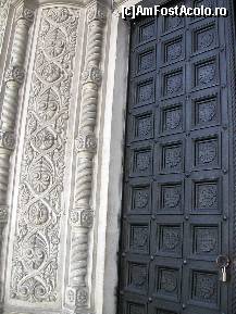 [P03] Biserica Rusa - detaliu cu poarta de intrare » foto by Maria Smeu
 - 
<span class="allrVoted glyphicon glyphicon-heart hidden" id="av149859"></span>
<a class="m-l-10 hidden" id="sv149859" onclick="voting_Foto_DelVot(,149859,29192)" role="button">șterge vot <span class="glyphicon glyphicon-remove"></span></a>
<a id="v9149859" class=" c-red"  onclick="voting_Foto_SetVot(149859)" role="button"><span class="glyphicon glyphicon-heart-empty"></span> <b>LIKE</b> = Votează poza</a> <img class="hidden"  id="f149859W9" src="/imagini/loader.gif" border="0" /><span class="AjErrMes hidden" id="e149859ErM"></span>