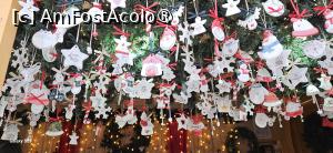 [P16] Cele mai frumoase decorațiuni din Târgul de Crăciun din Sibiu. Decoratiunile sunt din porțelan pictat și cu mesaje pentru sarbatori » foto by kmy
 - 
<span class="allrVoted glyphicon glyphicon-heart hidden" id="av1400359"></span>
<a class="m-l-10 hidden" id="sv1400359" onclick="voting_Foto_DelVot(,1400359,29199)" role="button">șterge vot <span class="glyphicon glyphicon-remove"></span></a>
<a id="v91400359" class=" c-red"  onclick="voting_Foto_SetVot(1400359)" role="button"><span class="glyphicon glyphicon-heart-empty"></span> <b>LIKE</b> = Votează poza</a> <img class="hidden"  id="f1400359W9" src="/imagini/loader.gif" border="0" /><span class="AjErrMes hidden" id="e1400359ErM"></span>