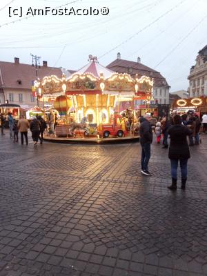 [P22] Caruselul din târgul de Crăciun » foto by nelu73
 - 
<span class="allrVoted glyphicon glyphicon-heart hidden" id="av1341253"></span>
<a class="m-l-10 hidden" id="sv1341253" onclick="voting_Foto_DelVot(,1341253,29199)" role="button">șterge vot <span class="glyphicon glyphicon-remove"></span></a>
<a id="v91341253" class=" c-red"  onclick="voting_Foto_SetVot(1341253)" role="button"><span class="glyphicon glyphicon-heart-empty"></span> <b>LIKE</b> = Votează poza</a> <img class="hidden"  id="f1341253W9" src="/imagini/loader.gif" border="0" /><span class="AjErrMes hidden" id="e1341253ErM"></span>