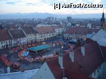 [P22] Sibiu -Piata Mare - Targul de Craciun vazut din Turnul Sfatului » foto by Diaura*
 - 
<span class="allrVoted glyphicon glyphicon-heart hidden" id="av284252"></span>
<a class="m-l-10 hidden" id="sv284252" onclick="voting_Foto_DelVot(,284252,29199)" role="button">șterge vot <span class="glyphicon glyphicon-remove"></span></a>
<a id="v9284252" class=" c-red"  onclick="voting_Foto_SetVot(284252)" role="button"><span class="glyphicon glyphicon-heart-empty"></span> <b>LIKE</b> = Votează poza</a> <img class="hidden"  id="f284252W9" src="/imagini/loader.gif" border="0" /><span class="AjErrMes hidden" id="e284252ErM"></span>
